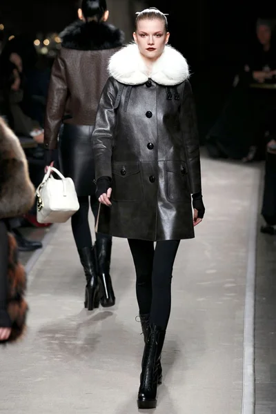 Look 13